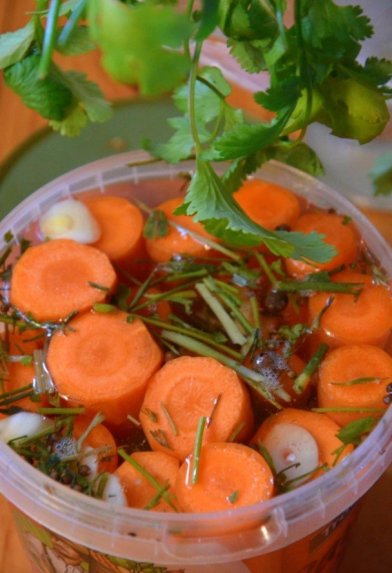 Traškios raugintos morkos pagal Kūmutės receptą