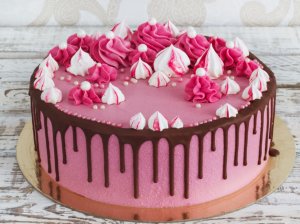 Kaip gražiai, skaniai ir nebrangiai papuošti naminį tortą?