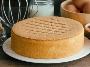 Kaip iškepti tobulą biskvitą tortui? Dažniausios klaidos, patarimai ir patikrinti receptai