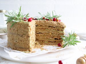 Pistacijų medaus tortas - receptas žingsnis po žingsnio