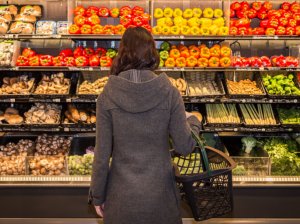 Kaip sutaupyti apsiperkant maisto prekių parduotuvėje?