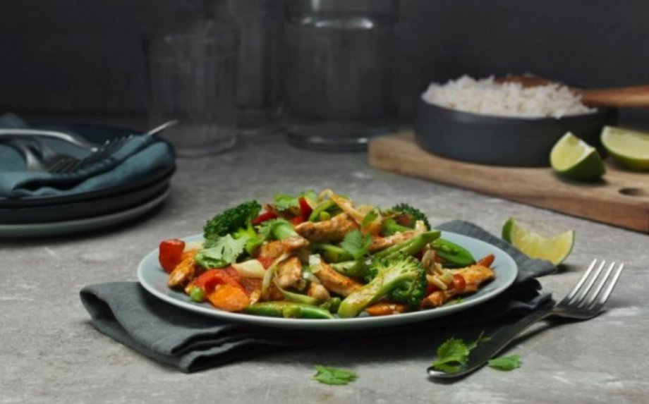Kas svarbu gaminant WOK patiekalus? Patarimai ir puikus WOK vištienos su daržovėmis receptas