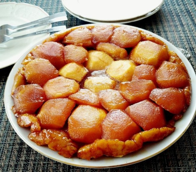 Apverstas prancūziškas obuolių pyragas 