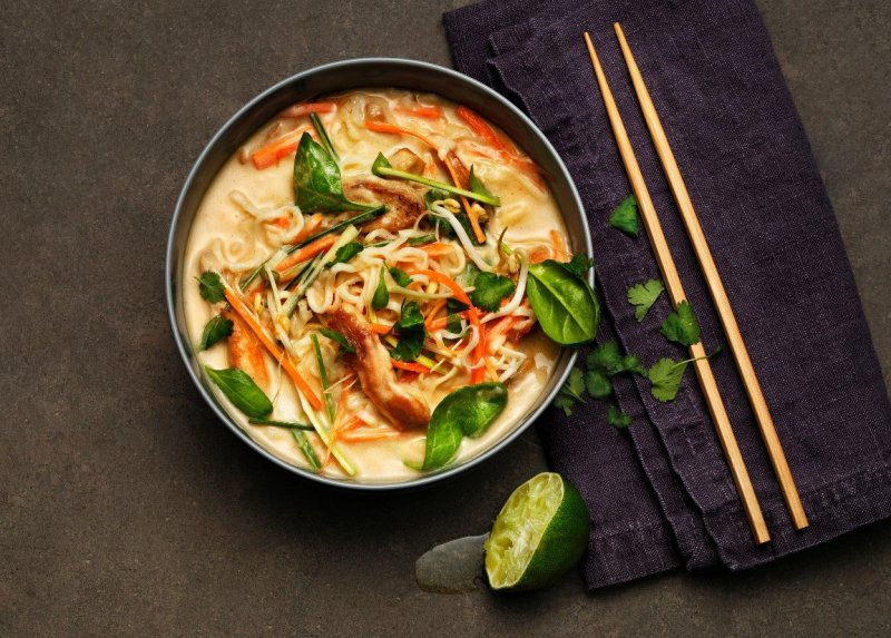 Azijietiška vištienos ir daržovių sriuba