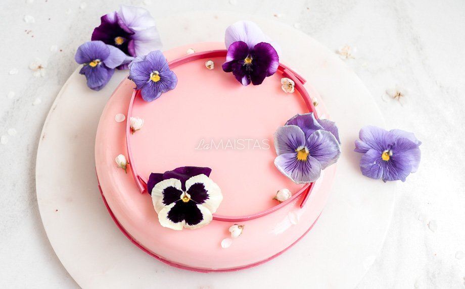 Braškinis tortas su veidrodine glazūra (braškės tinka ir šaldytos)