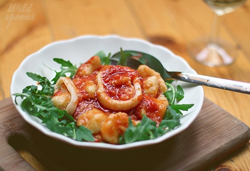 Bulvių virtinukai Gnocchi su pomidorų ir kalmarų padažu