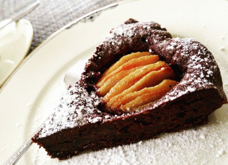 Drėgnas šokoladinis pyragas su kriaušėmis - be miltų!
