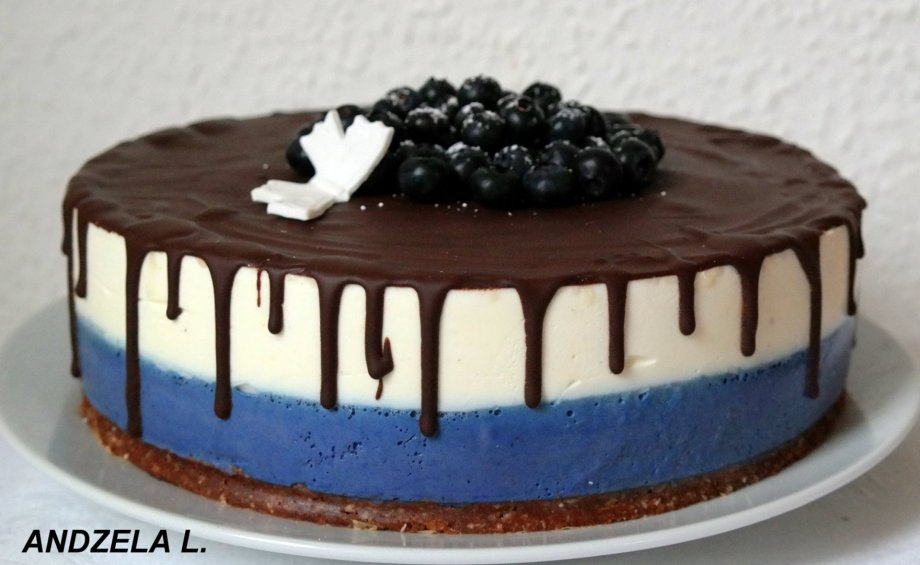 Gaivus nekeptas kreminio sūrio tortas su mėlynėmis