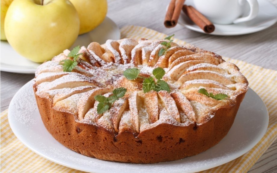 Greitas kefyro pyragas su obuoliais - labai skanus!