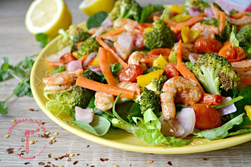 Krevečių salotos su keptomis daržovėmis