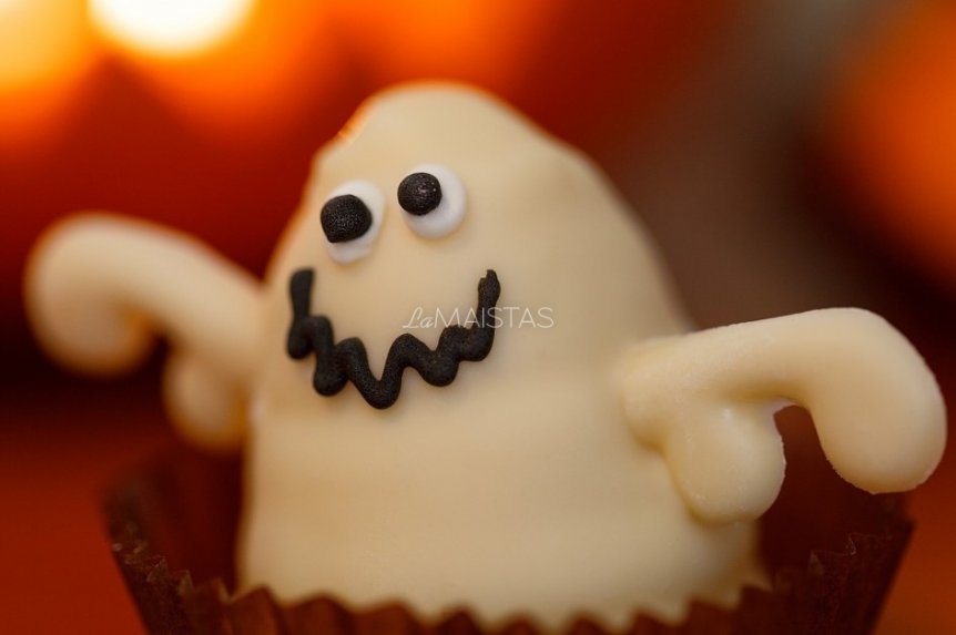 Lengvi šokoladiniai vaiduokliukai Helovinui