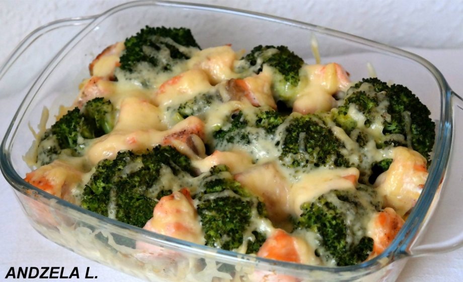 Makaronų apkepas su brokoliais ir lašiša