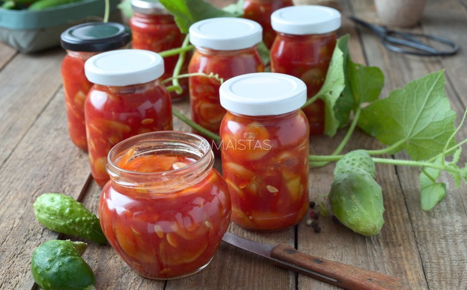 Marinuoti agurkai pomidorų tyrėje žiemai (be kaitinimo)