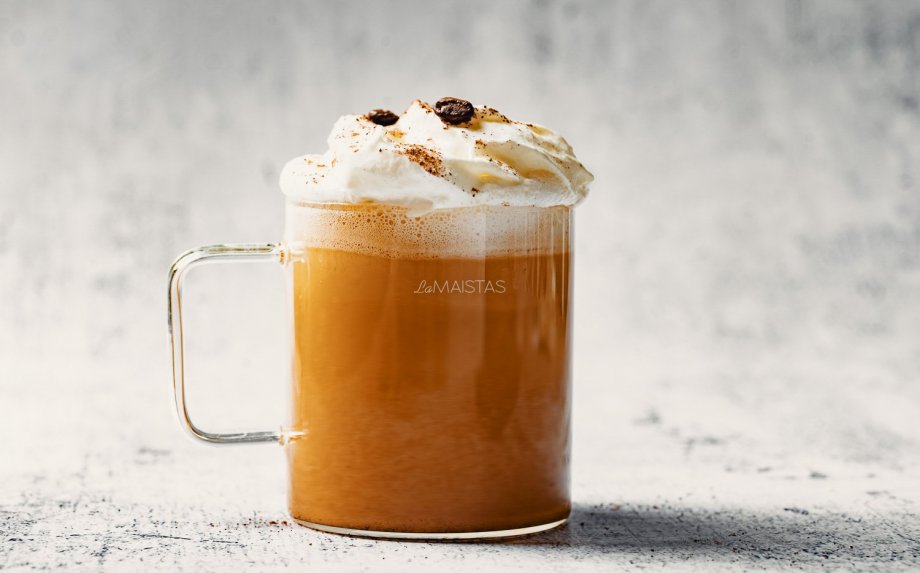 Moliūgų pyrago kava „Pumpkin spice latte“