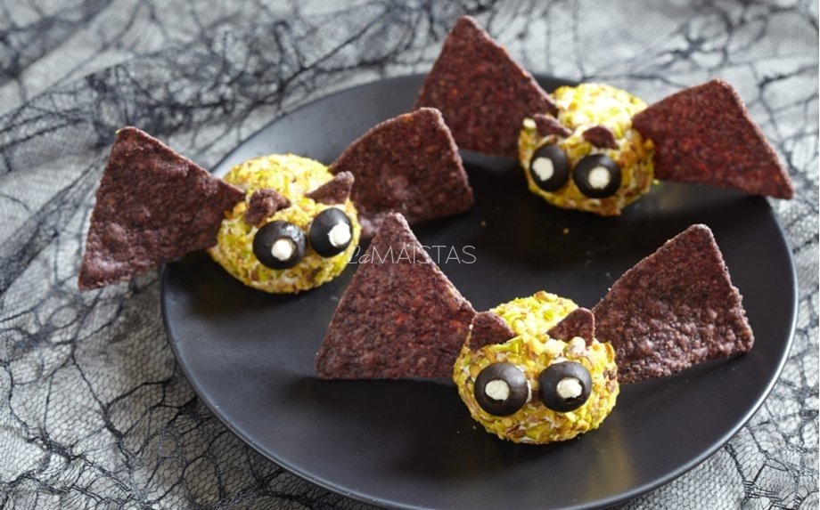 Pikantiški sūrio kamuoliukų šikšnosparniai Helovinui