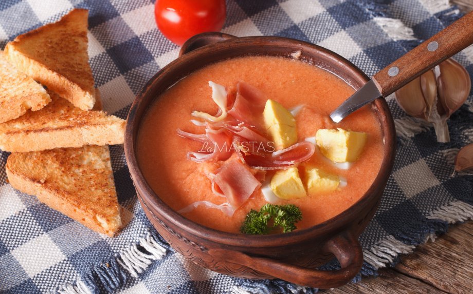 Šalta ispaniška pomidorų sriuba su kumpiu