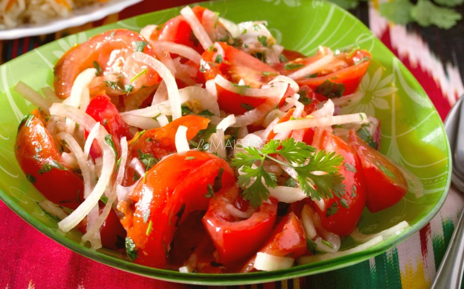Skaniausios pomidorų salotos prie mėsos