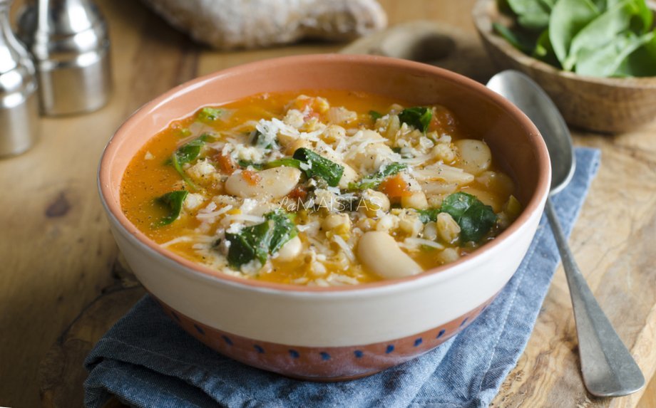 Soti pupelių sriuba su daržovėmis