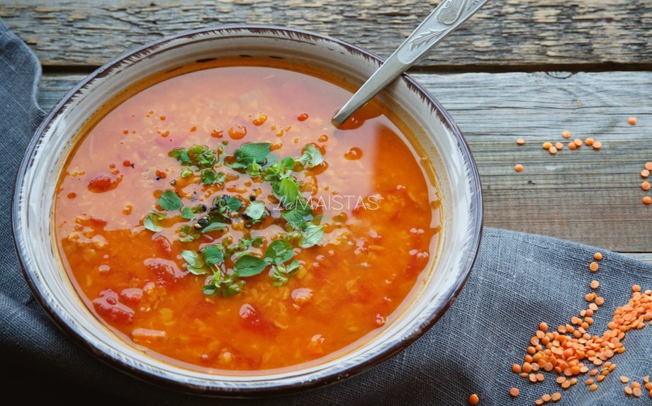 Šviežių pomidorų sriuba su lęšiais