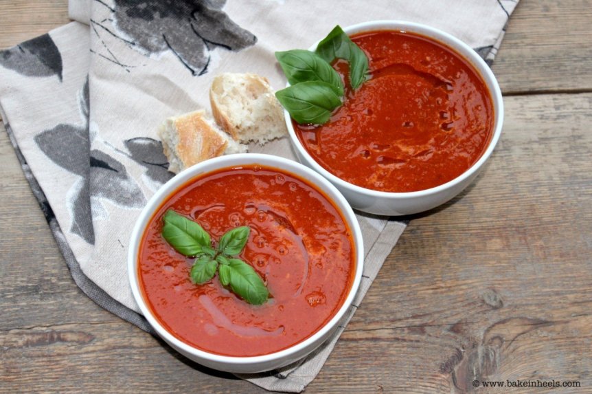Trinta pomidorų ir keptų paprikų sriuba