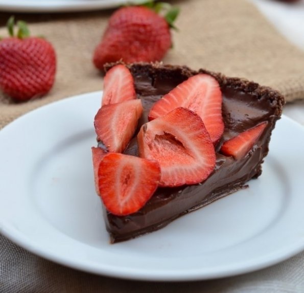 Veganiškas šokoladinis pyragas be miltų ir pieno produktų - tirpstantis burnoje!