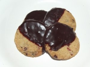 Džiovintų vyšnių sausainiai su šokoladu