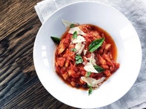 Pomidorinis vištienos troškinys