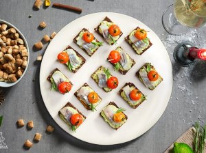 Sluoksniuoti sumuštiniai su morkų-avokadų putėsiais ir ZIGMO silke