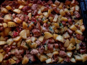 Vištienos, bulvių ir pievagrybių troškinys orkaitėje