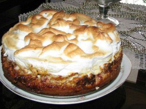 Skanusis varškės ir medaus pyragas su uogiene ir baltymų kepure pagal anytos receptą