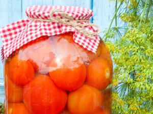 Be acto marinuoti pomidorai žiemai
