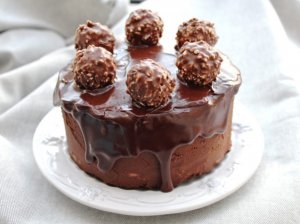 Šokoladinis šokoladinis Ferrero Rocher tortas
