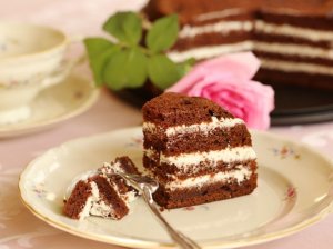 Šokoladinis uogienės tortas