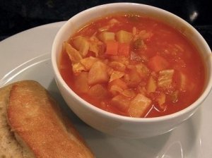 Tiršta daržovių sriuba su ryžiais