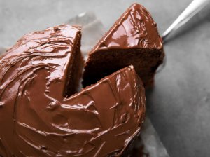 Drėgnas šokoladinis burokėlių pyragas