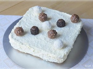 Nekeptas kokosinis sausainių tortas su grietinėlės kremu