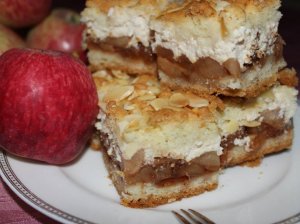 Obuolių pyragas su varške