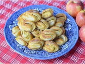 Varškiniai sausainiai bučinukai su obuoliais