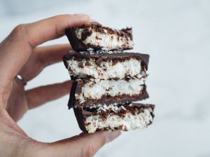 Sveiki kokosiniai šokoladiniai saldainiai be cukraus