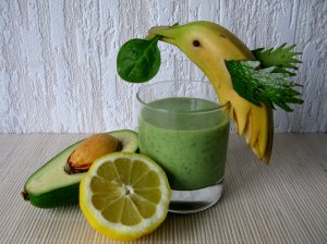Žaliasis kokteilis su kokoso pienu