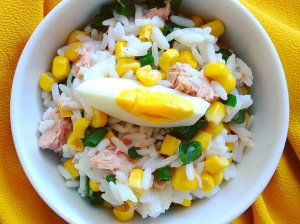 Greitos tuno salotos su ryžiais