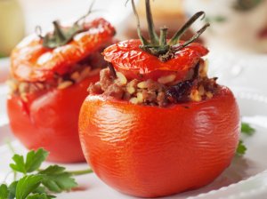 Faršu įdaryti pomidorai orkaitėje