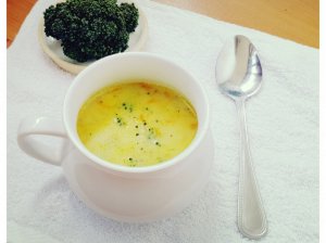 Brokolių ir sorų sriuba su lydytu sūreliu