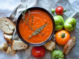 Trinta šviežių pomidorų sriuba