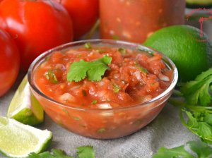 Meksikietiškas pomidorų padažas takams ir tortilijų traškučiams