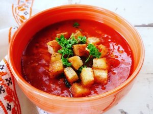 Pomidorinė sriuba su ryžiais ir daržovėmis