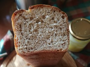 Puri šviesi naminė duona