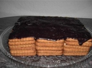 Sausainių tortas
