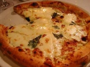 Pica su keturių rūšių sūriu (Pizza ai quattro formaggi)