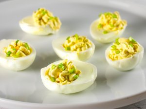 Įdaryti kiaušiniai su kreminiu sūriu ir vasabi